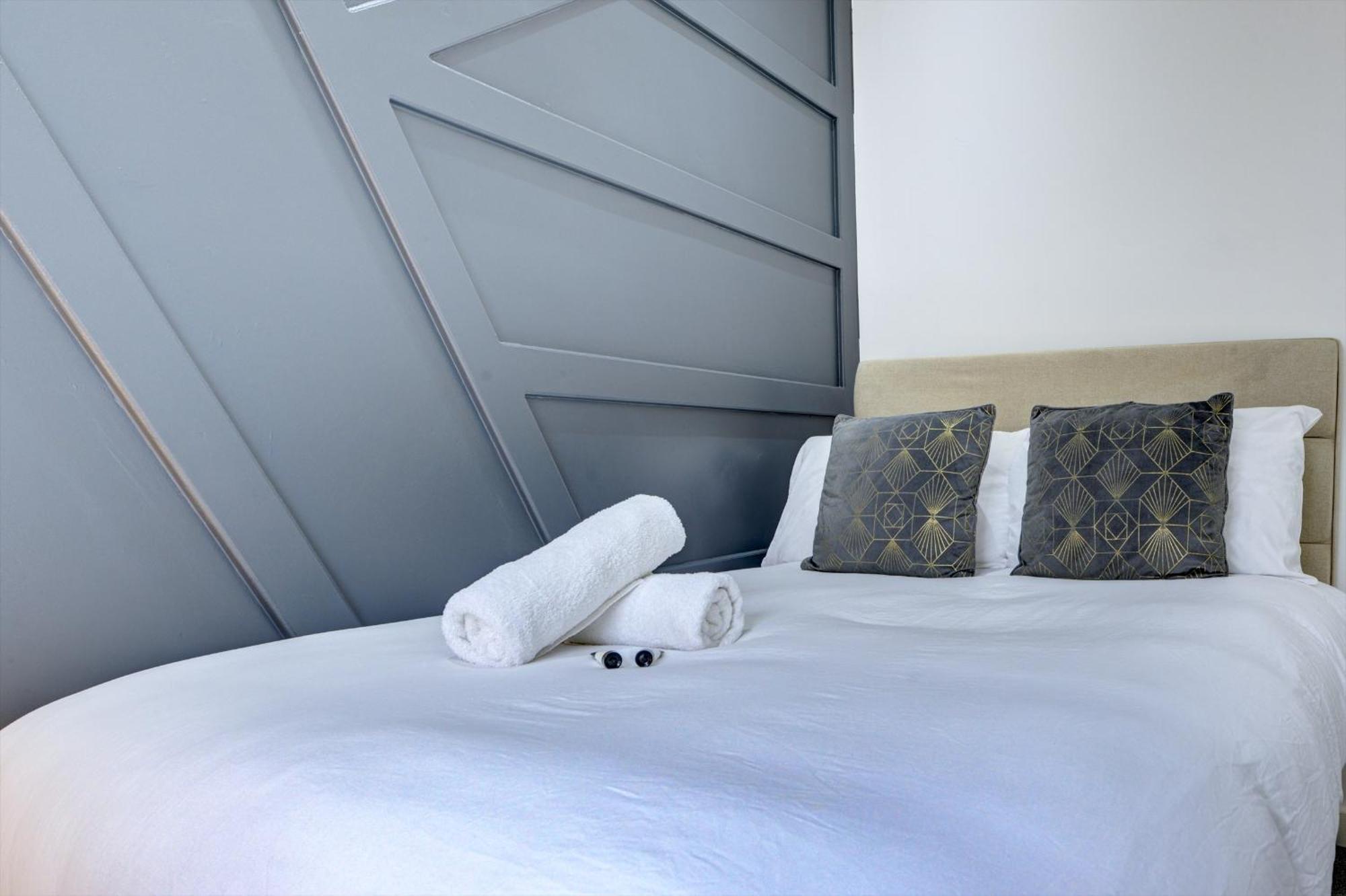 4 Bedrooms Homely House With Garden- Sleeps 9 Comfortably With 6 Comfortable Beds, Free Street Parking, Business Travellers, Contractors, & Holiday-Goers, Coventry, Near All Major Transport Links In Coventry And Motorway Bagian luar foto