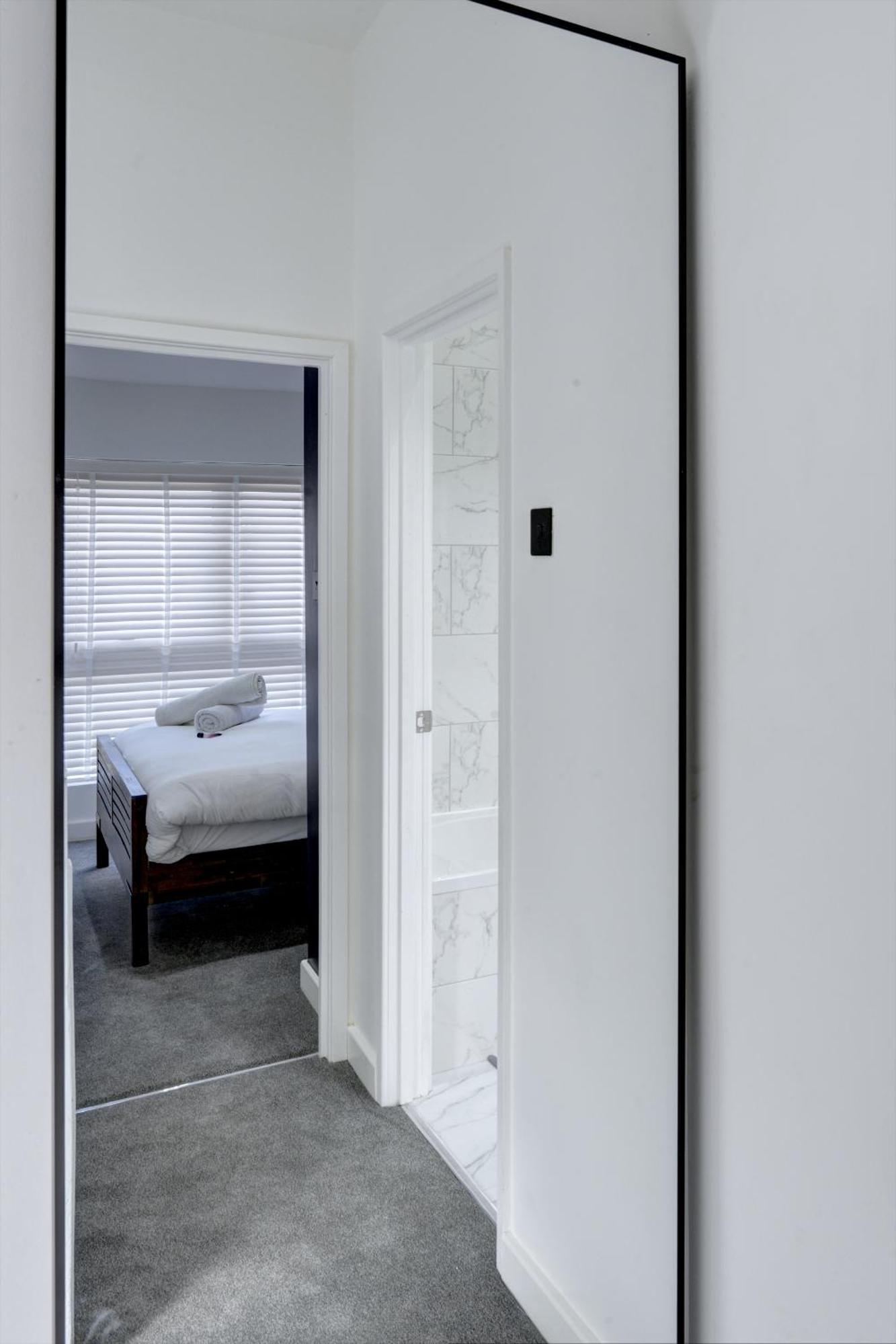 4 Bedrooms Homely House With Garden- Sleeps 9 Comfortably With 6 Comfortable Beds, Free Street Parking, Business Travellers, Contractors, & Holiday-Goers, Coventry, Near All Major Transport Links In Coventry And Motorway Bagian luar foto