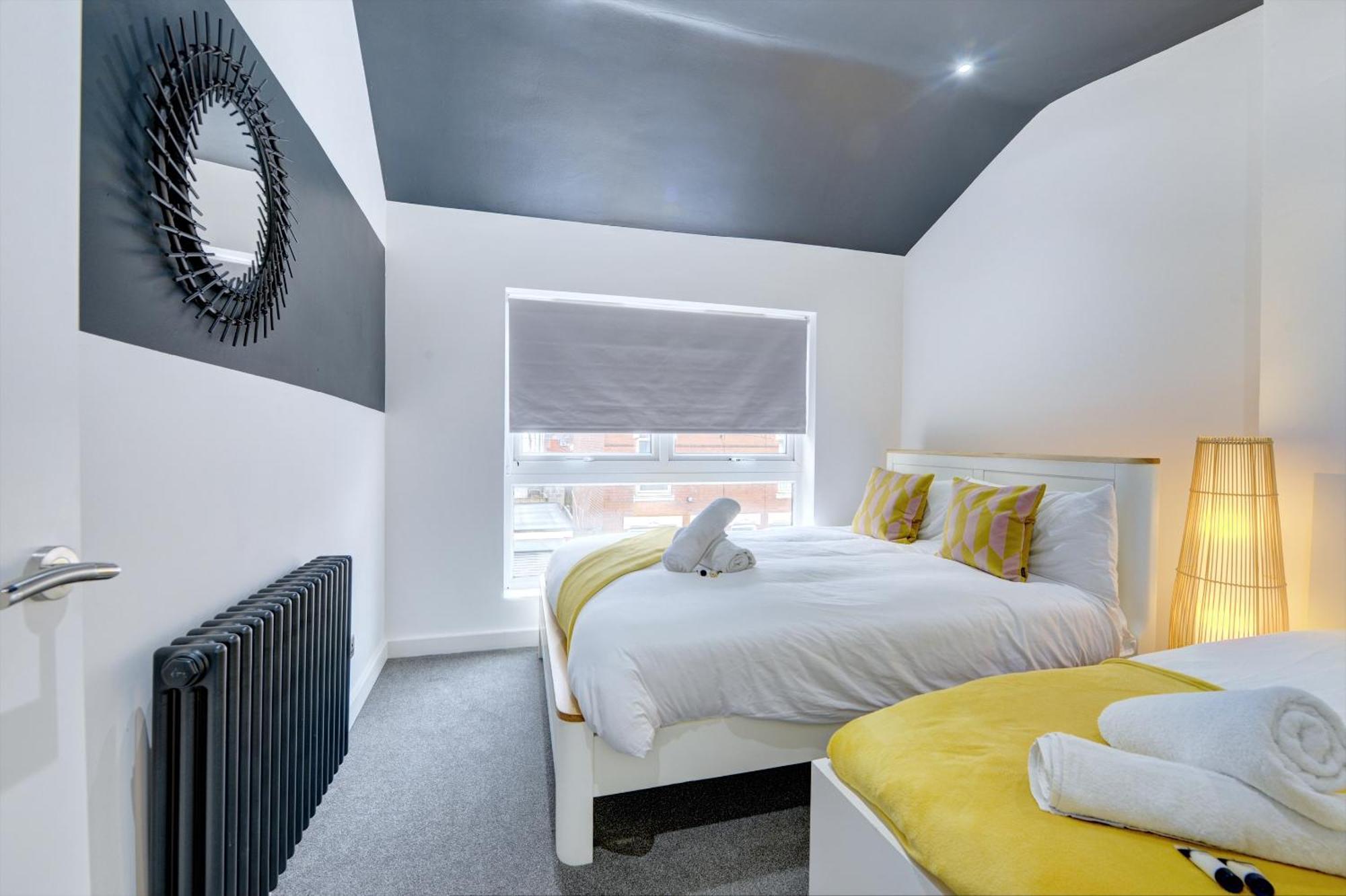 4 Bedrooms Homely House With Garden- Sleeps 9 Comfortably With 6 Comfortable Beds, Free Street Parking, Business Travellers, Contractors, & Holiday-Goers, Coventry, Near All Major Transport Links In Coventry And Motorway Bagian luar foto