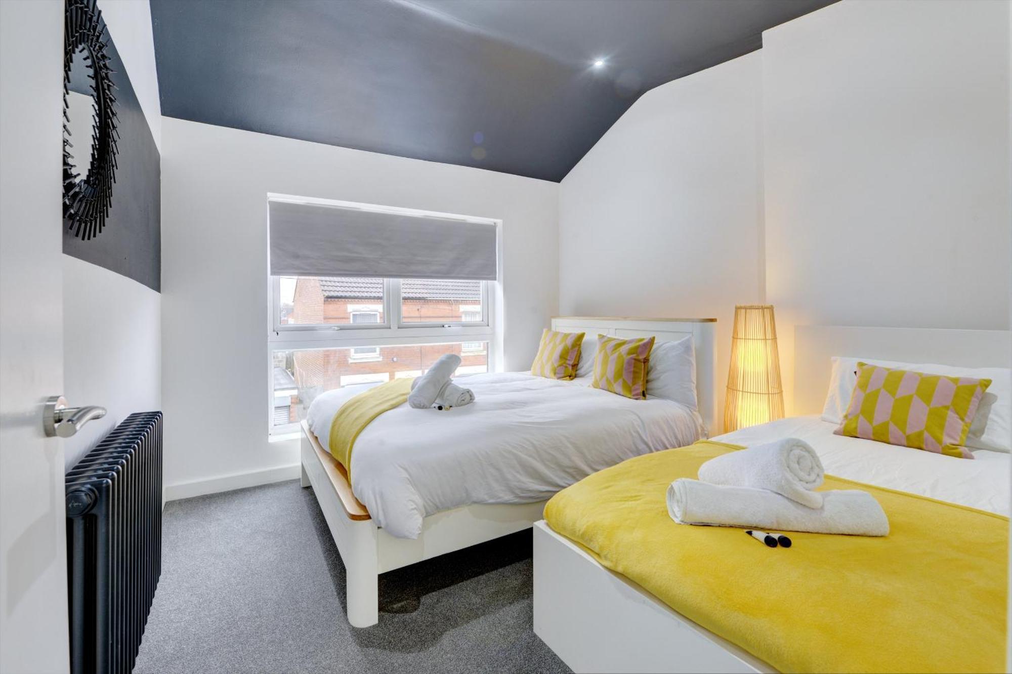 4 Bedrooms Homely House With Garden- Sleeps 9 Comfortably With 6 Comfortable Beds, Free Street Parking, Business Travellers, Contractors, & Holiday-Goers, Coventry, Near All Major Transport Links In Coventry And Motorway Bagian luar foto