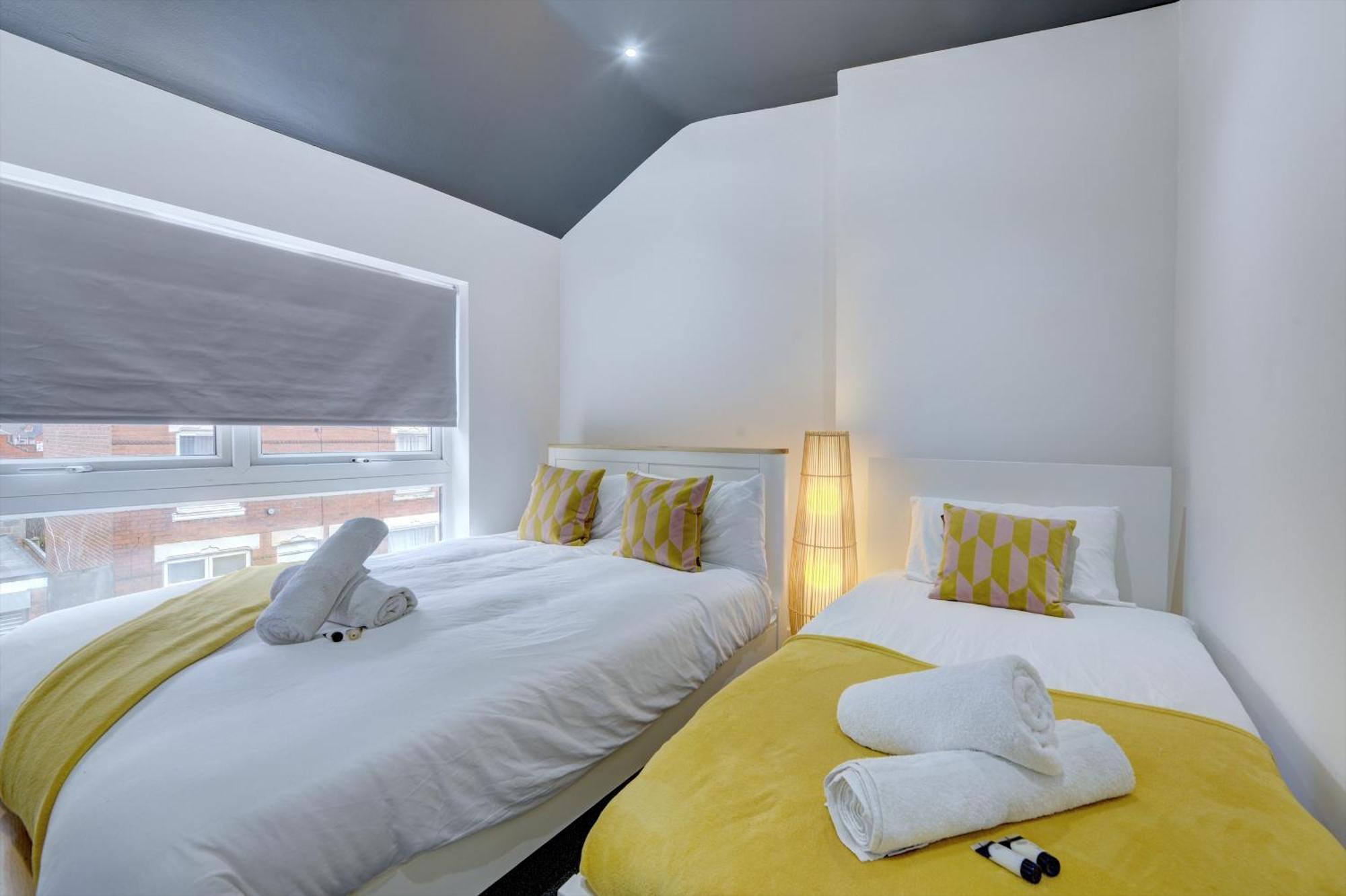 4 Bedrooms Homely House With Garden- Sleeps 9 Comfortably With 6 Comfortable Beds, Free Street Parking, Business Travellers, Contractors, & Holiday-Goers, Coventry, Near All Major Transport Links In Coventry And Motorway Bagian luar foto