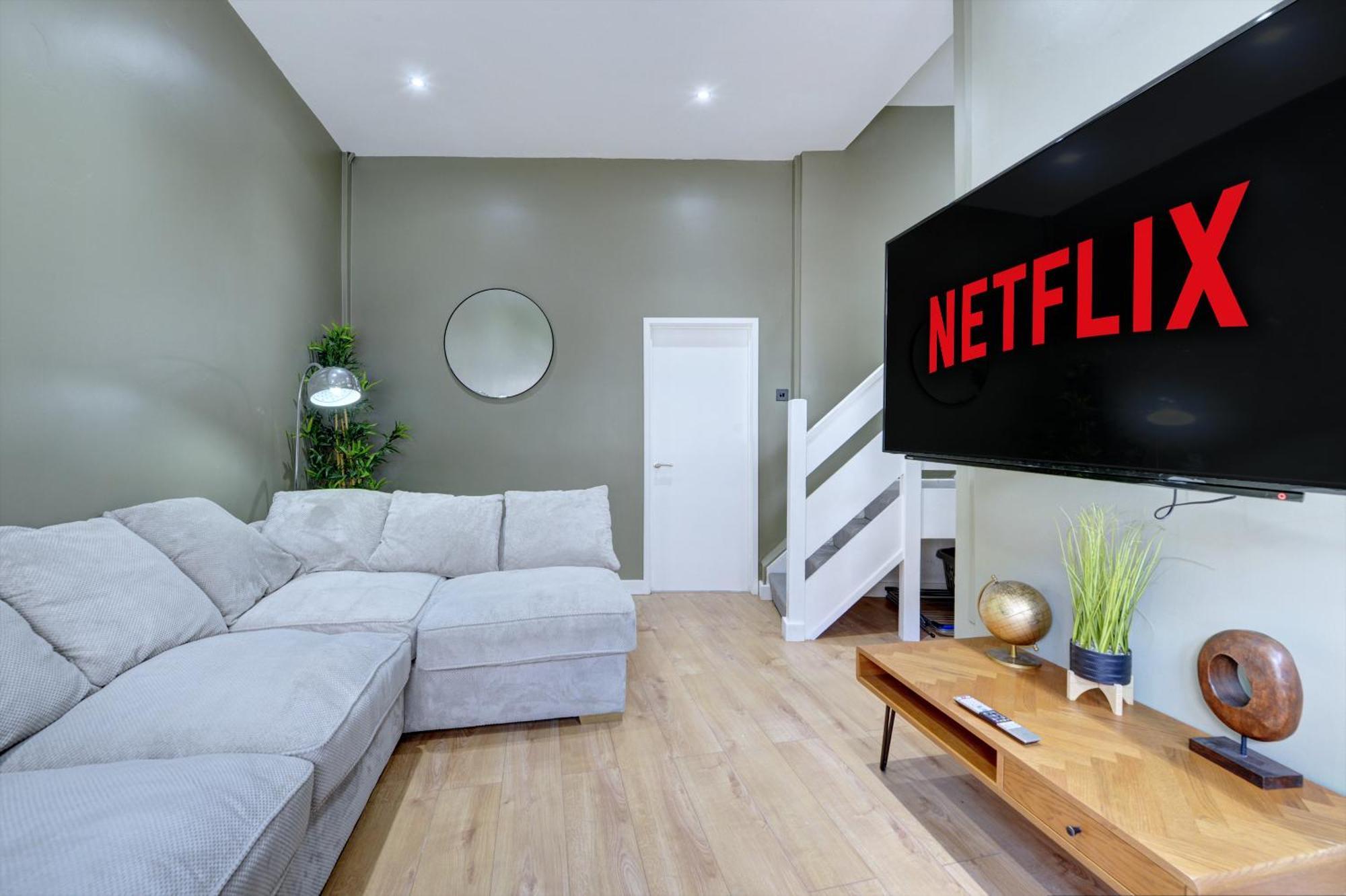 4 Bedrooms Homely House With Garden- Sleeps 9 Comfortably With 6 Comfortable Beds, Free Street Parking, Business Travellers, Contractors, & Holiday-Goers, Coventry, Near All Major Transport Links In Coventry And Motorway Bagian luar foto