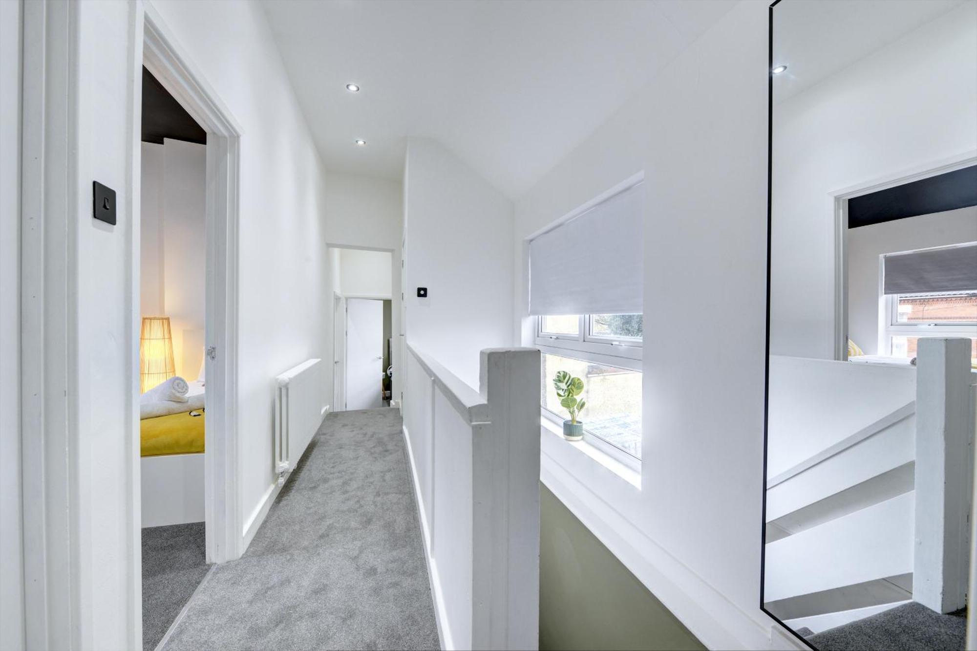 4 Bedrooms Homely House With Garden- Sleeps 9 Comfortably With 6 Comfortable Beds, Free Street Parking, Business Travellers, Contractors, & Holiday-Goers, Coventry, Near All Major Transport Links In Coventry And Motorway Bagian luar foto
