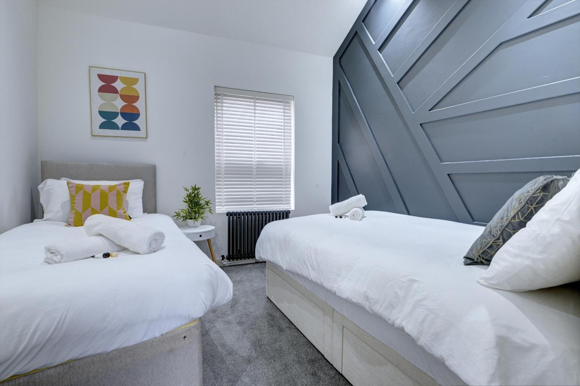 4 Bedrooms Homely House With Garden- Sleeps 9 Comfortably With 6 Comfortable Beds, Free Street Parking, Business Travellers, Contractors, & Holiday-Goers, Coventry, Near All Major Transport Links In Coventry And Motorway Bagian luar foto
