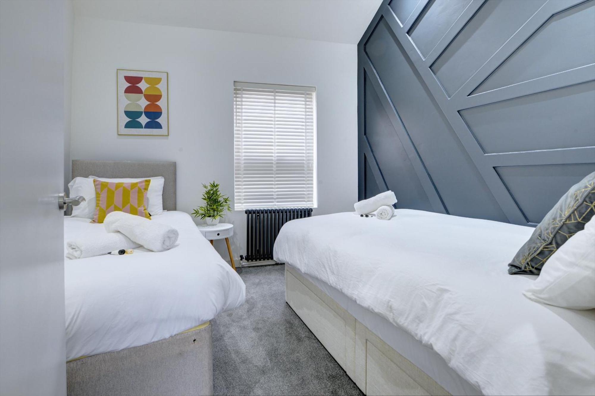 4 Bedrooms Homely House With Garden- Sleeps 9 Comfortably With 6 Comfortable Beds, Free Street Parking, Business Travellers, Contractors, & Holiday-Goers, Coventry, Near All Major Transport Links In Coventry And Motorway Bagian luar foto