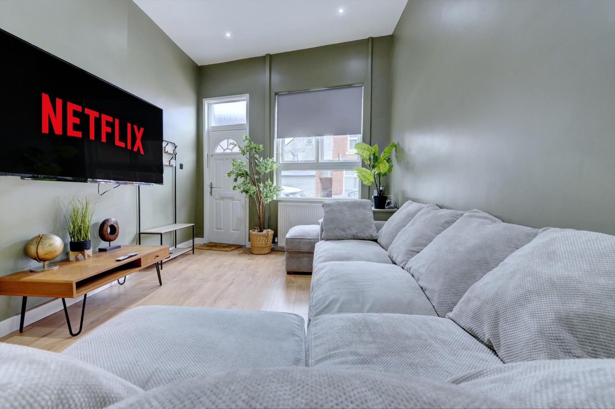 4 Bedrooms Homely House With Garden- Sleeps 9 Comfortably With 6 Comfortable Beds, Free Street Parking, Business Travellers, Contractors, & Holiday-Goers, Coventry, Near All Major Transport Links In Coventry And Motorway Bagian luar foto