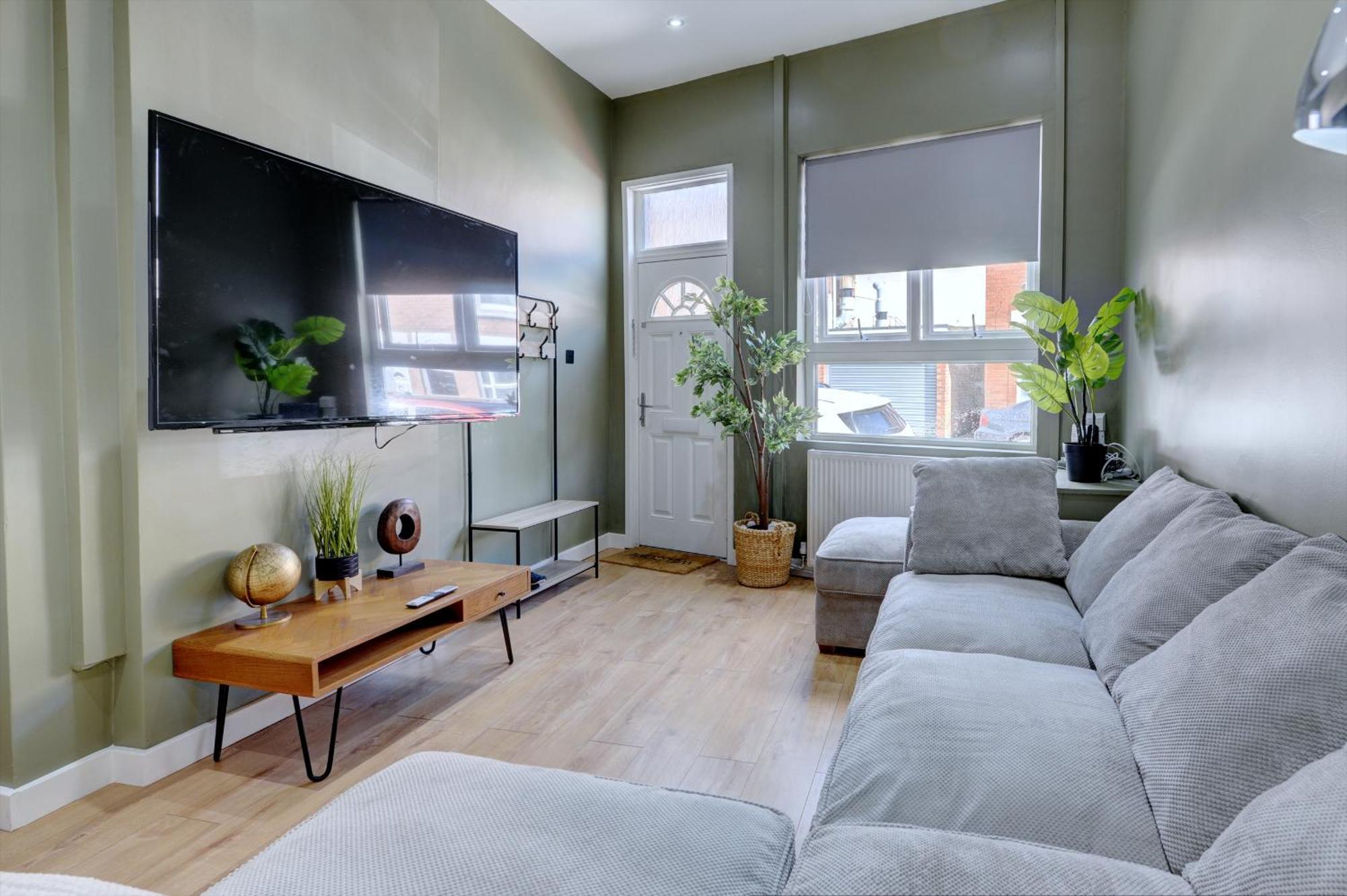 4 Bedrooms Homely House With Garden- Sleeps 9 Comfortably With 6 Comfortable Beds, Free Street Parking, Business Travellers, Contractors, & Holiday-Goers, Coventry, Near All Major Transport Links In Coventry And Motorway Bagian luar foto