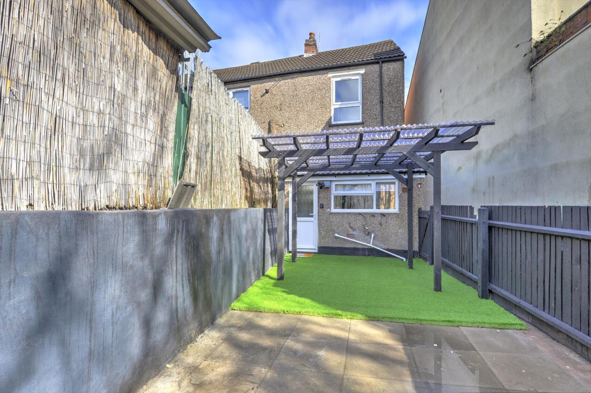 4 Bedrooms Homely House With Garden- Sleeps 9 Comfortably With 6 Comfortable Beds, Free Street Parking, Business Travellers, Contractors, & Holiday-Goers, Coventry, Near All Major Transport Links In Coventry And Motorway Bagian luar foto