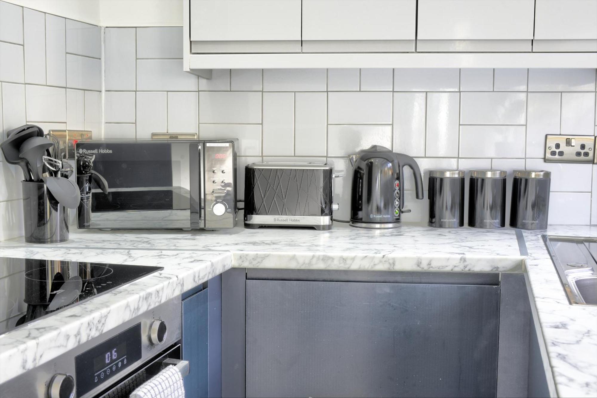 4 Bedrooms Homely House With Garden- Sleeps 9 Comfortably With 6 Comfortable Beds, Free Street Parking, Business Travellers, Contractors, & Holiday-Goers, Coventry, Near All Major Transport Links In Coventry And Motorway Bagian luar foto
