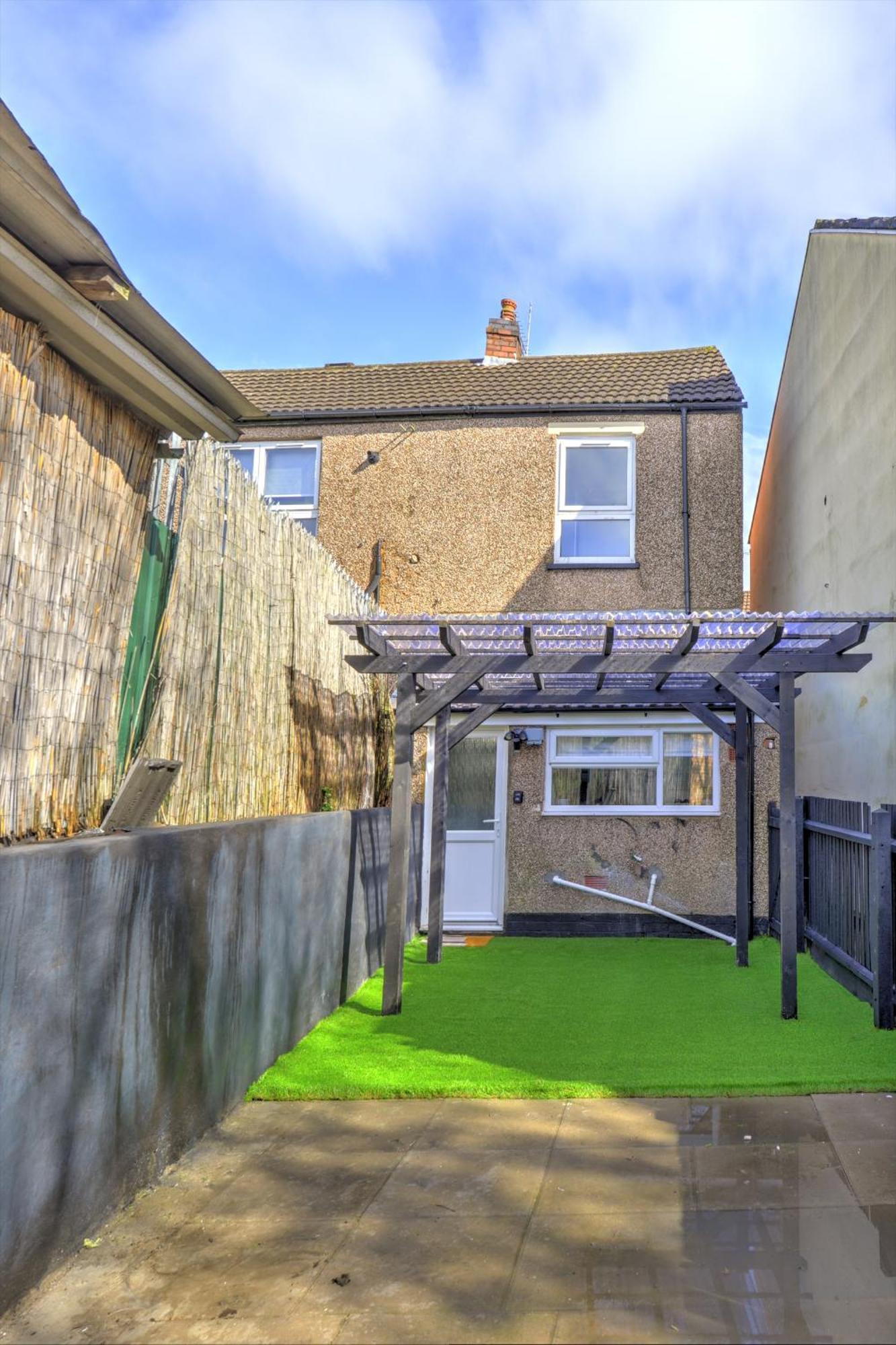 4 Bedrooms Homely House With Garden- Sleeps 9 Comfortably With 6 Comfortable Beds, Free Street Parking, Business Travellers, Contractors, & Holiday-Goers, Coventry, Near All Major Transport Links In Coventry And Motorway Bagian luar foto