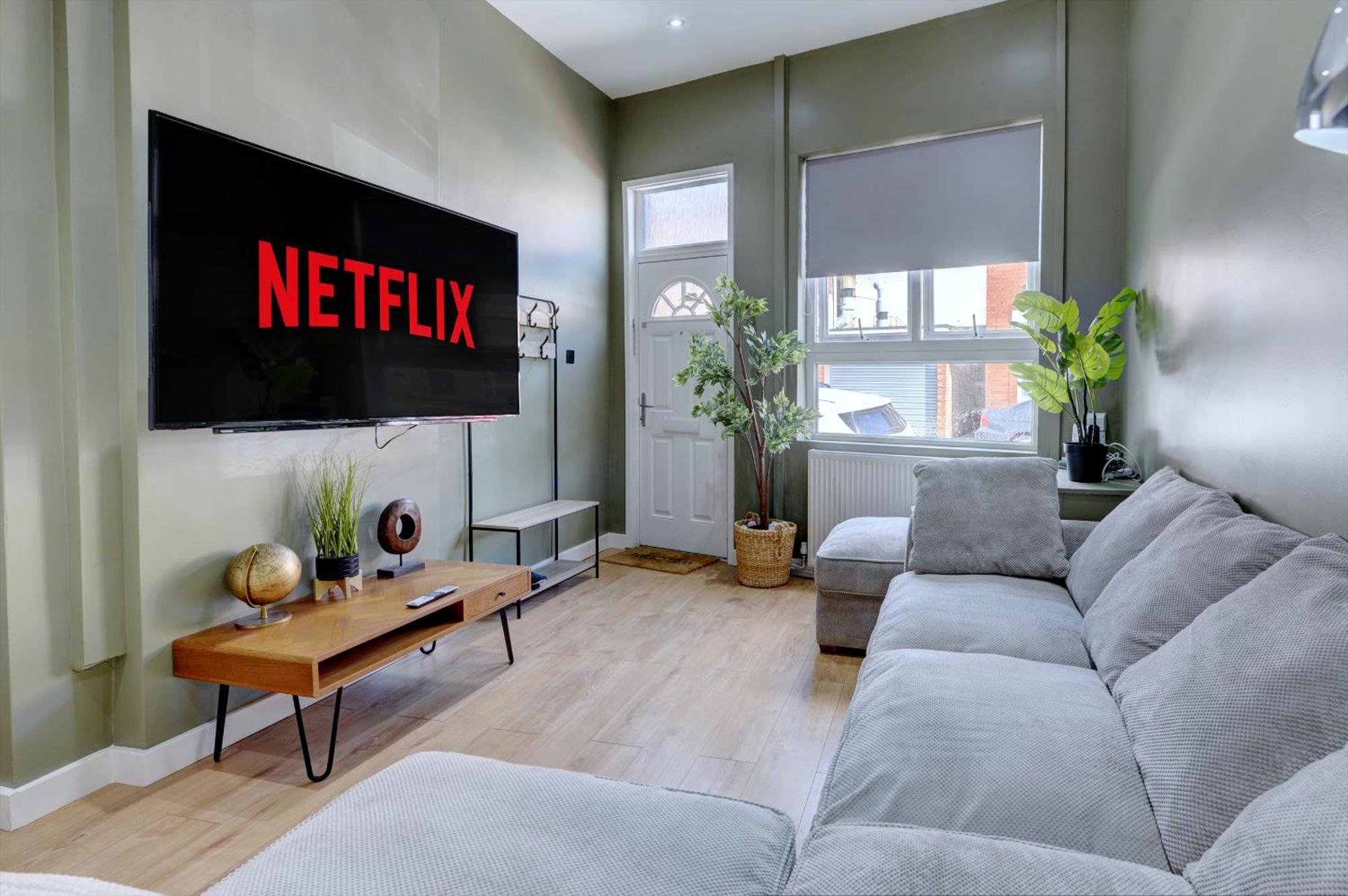4 Bedrooms Homely House With Garden- Sleeps 9 Comfortably With 6 Comfortable Beds, Free Street Parking, Business Travellers, Contractors, & Holiday-Goers, Coventry, Near All Major Transport Links In Coventry And Motorway Bagian luar foto